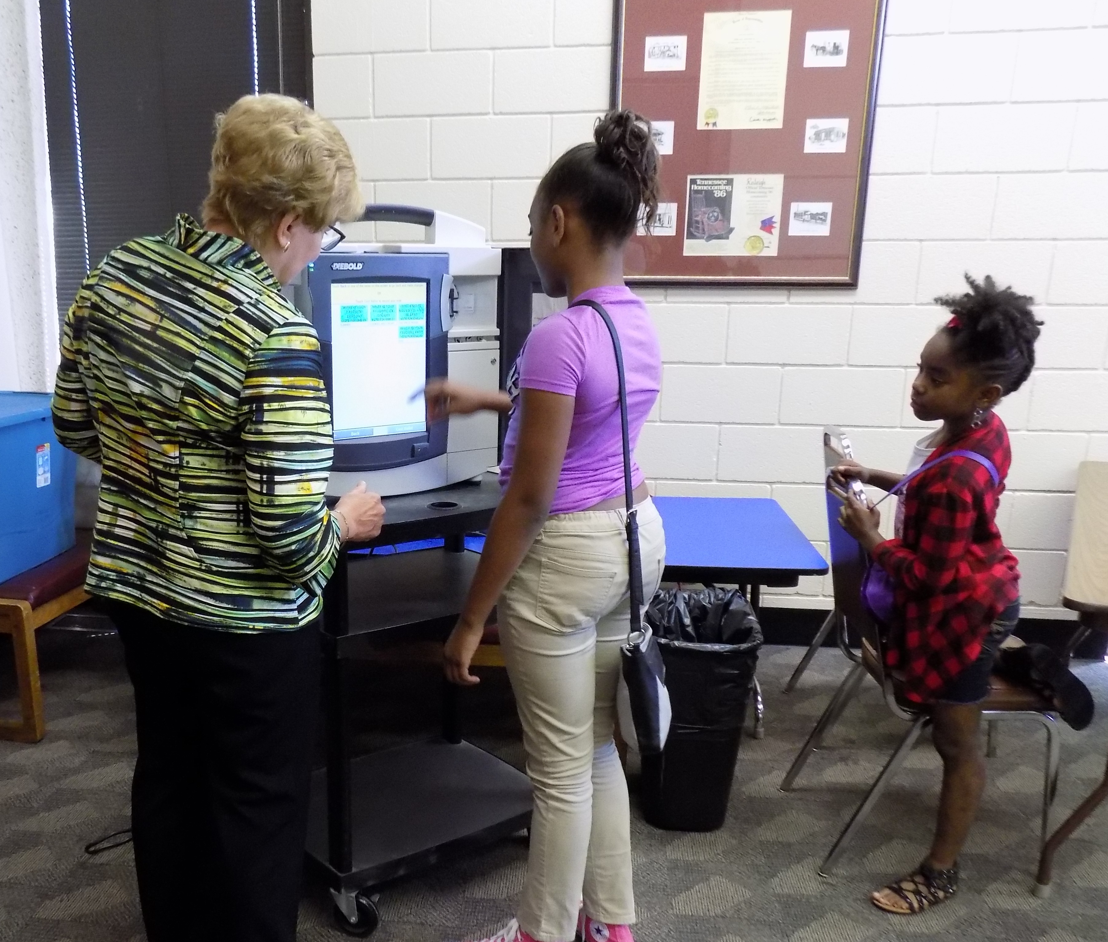 Linda Teaching Kids Class